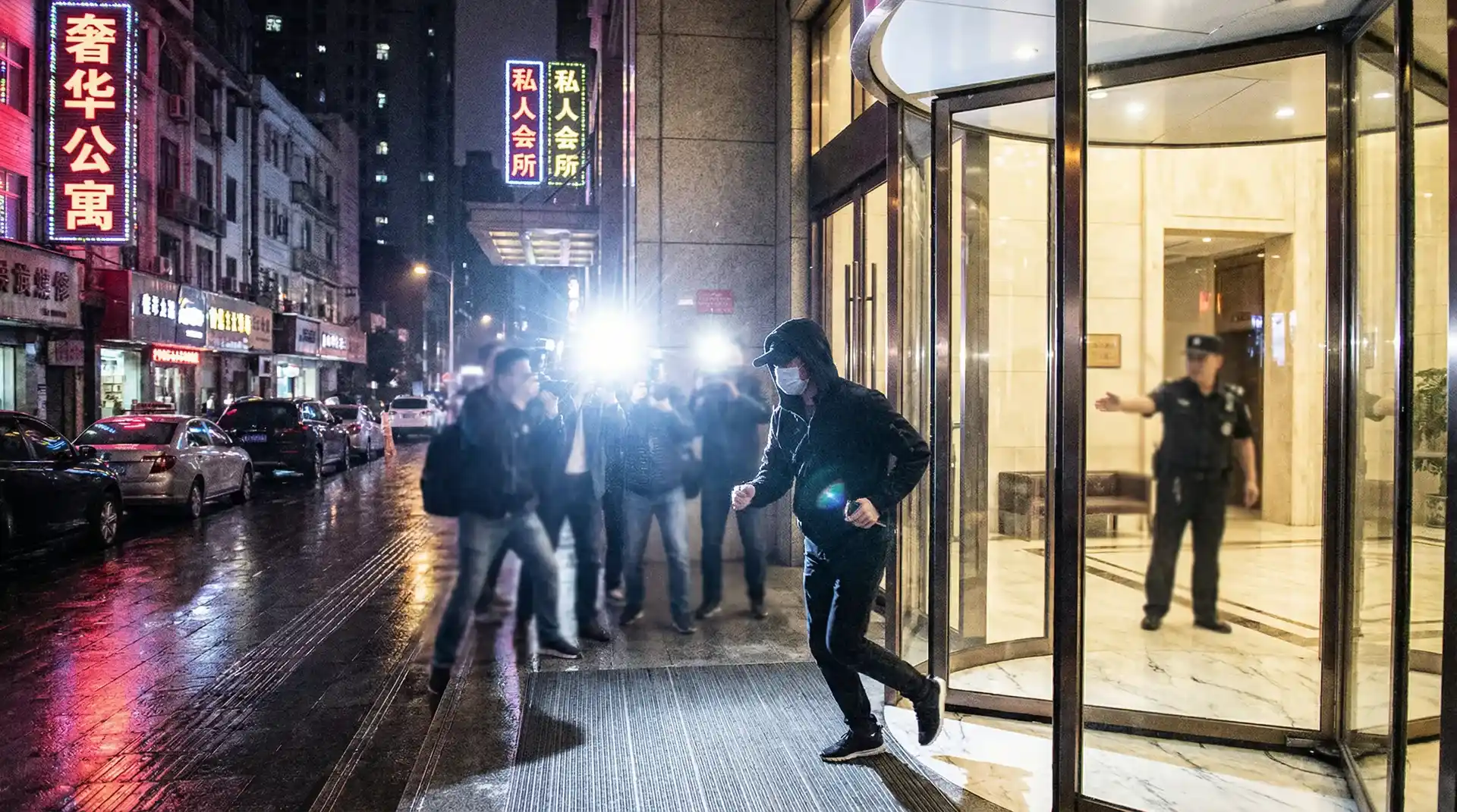 暗网吃瓜-独家爆料|网络热门资讯|暗网吃瓜官方网站 - 明星被记者围堵闪光灯下